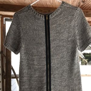 Short sleeve top. Sweater like material